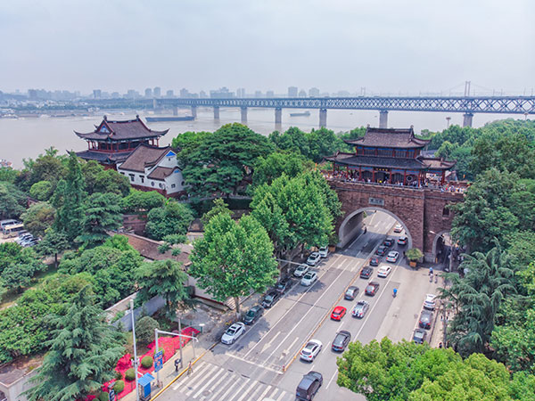 Yellow Crane Tower and Yangtze River bridges in Wuhan Yellow Crane Tower and Yangtze River bridges in Wuhan