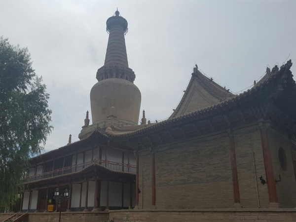 Giant buddha temple 01