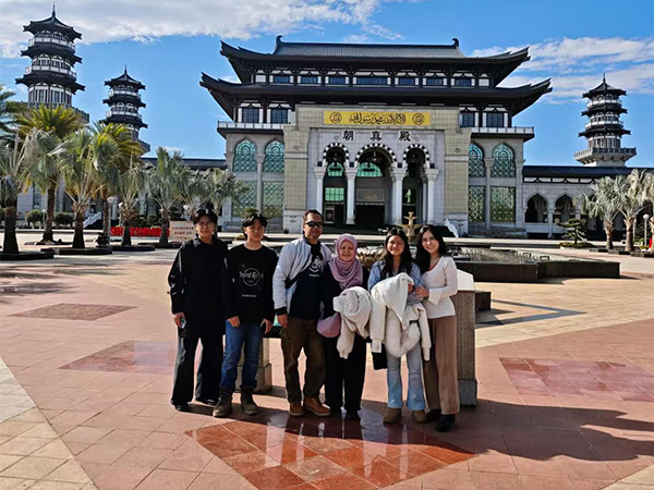 A family of six on their published YunSky Yunnan journey